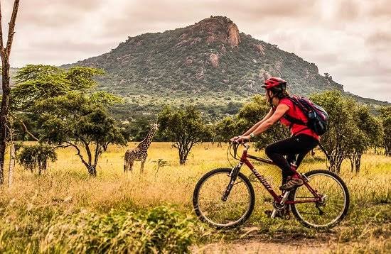 Nairobi – Lake Naivasha via Hell's Gate National Park